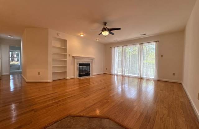 13613 SIR THOMAS WAY #12 Gallery 2