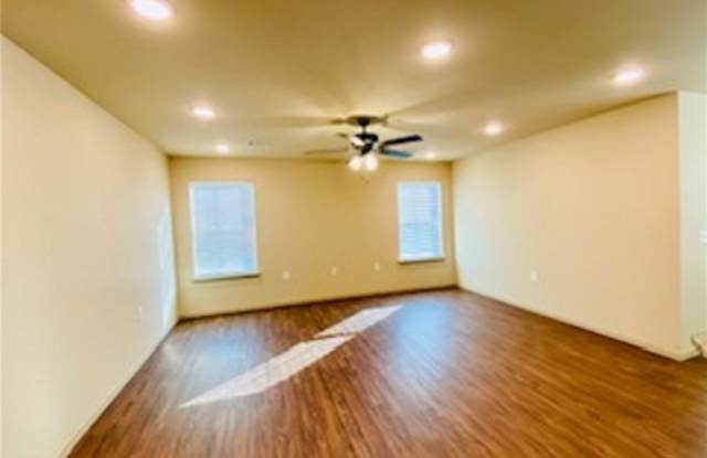 6815 Veterans  AVE Gallery 4