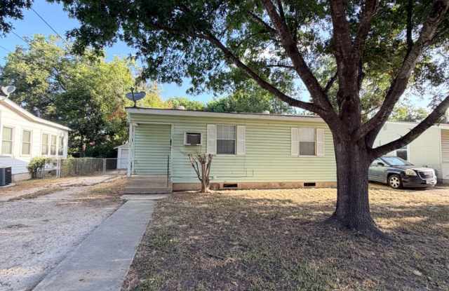 Harlandale 2 bedroom, 1 bath ready for move-in Gallery 3