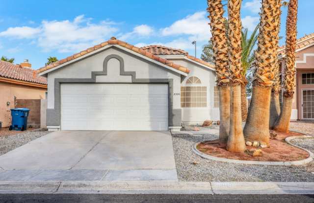 Single Story with a pool photos photos