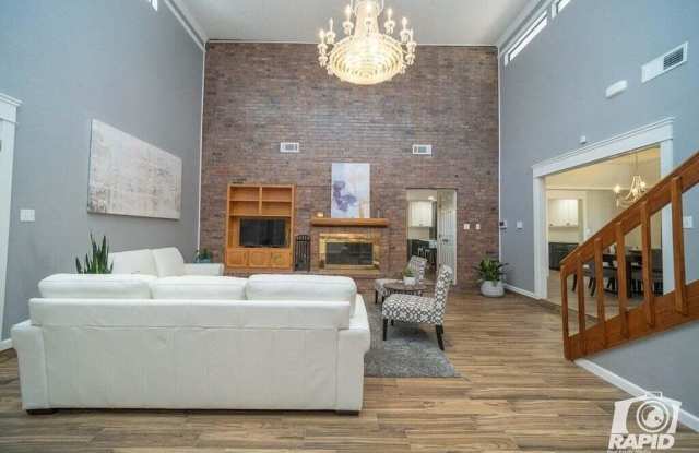 5218 Beverly Drive Gallery 3