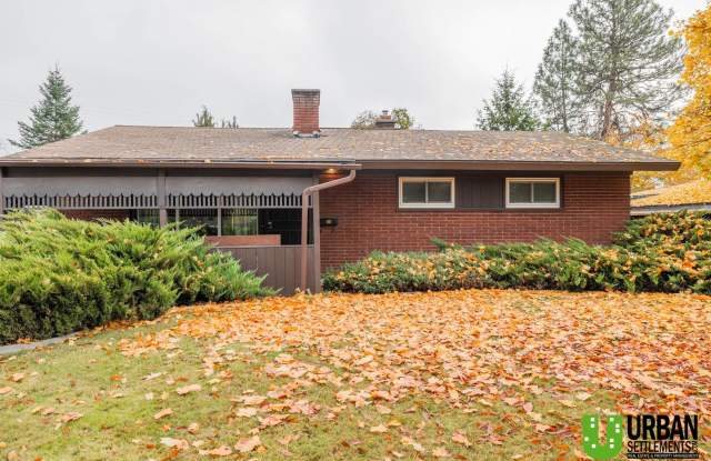 Spacious North Spokane 3-Bedroom Home with Bonus Rooms & Large Yard Gallery 1