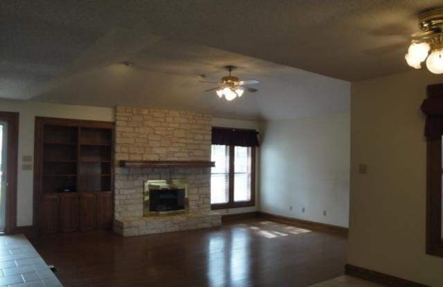 402 Cedar Ridge Dr Gallery 3