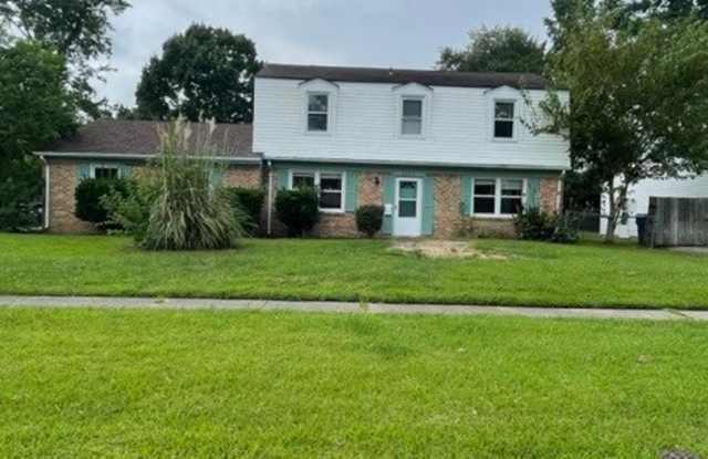 Newly Renovated 3 Bedroom 2.5 Bath House on Large Fenced Corner lot Gallery 1