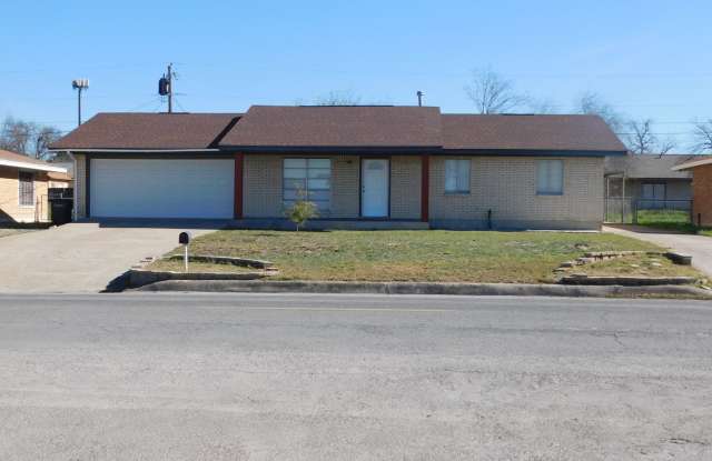 3bedroom 2 bath remodeled - 209 Margaret Lane, Del Rio, TX 78840