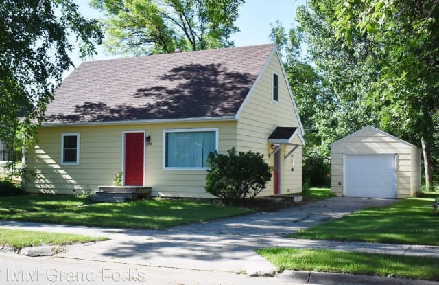 2108 9th Ave N - 2108 9th Avenue North, Grand Forks, ND 58203