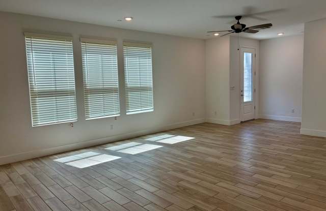 Spacious 4/2.5 Lennar Home in the Highly Acclaimed Brambles Community Gallery 3