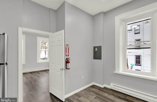 1156 FRANKLIN Street Gallery 4