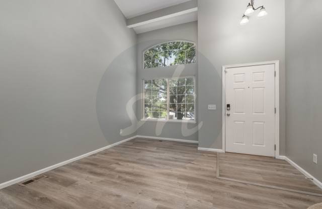 East Side Home with a Large Back Yard! Gallery 3