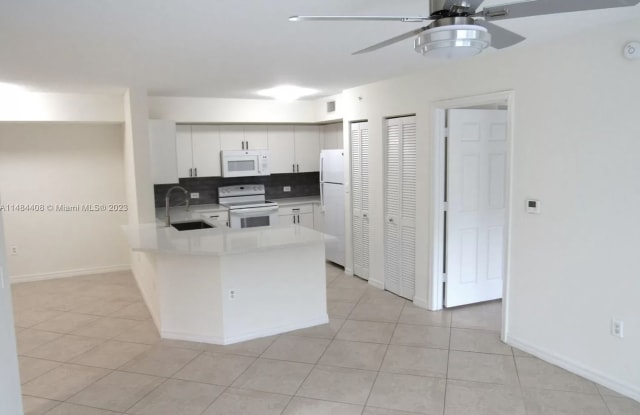 811 Villa Cir - 811 Villa Circle, Boynton Beach, FL 33435