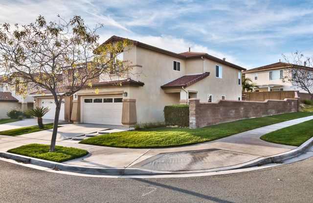 Beautiful Home, 4 Bedrooms, 2.5 baths, 2 Car Garage Gallery 1