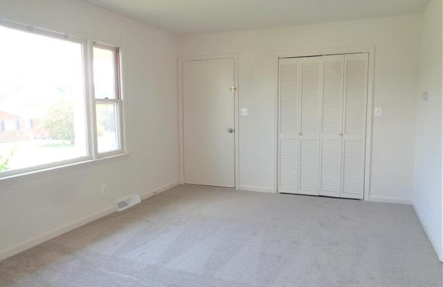1807 MEADOW Drive Gallery 4