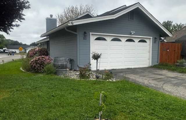 3bd/2ba House w/ Two Car Garage in Cherry Meadows photos photos