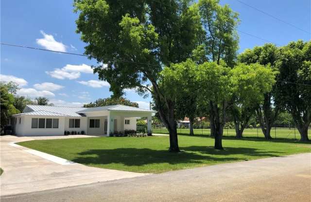 13850 SW 18th Ct Gallery 2