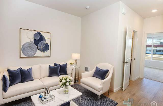 Charming 2 Bd/2.5 Ba Home in Hillsboro photos photos