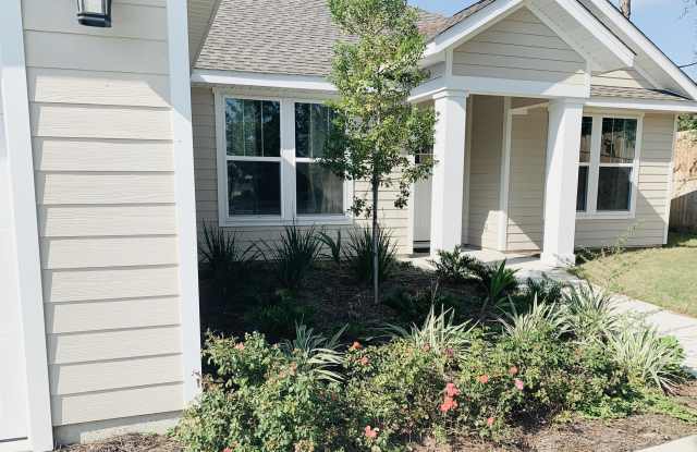405 Greenwood Court Gallery 2