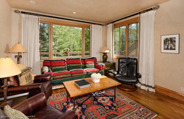 508 Streamside Court Gallery 3