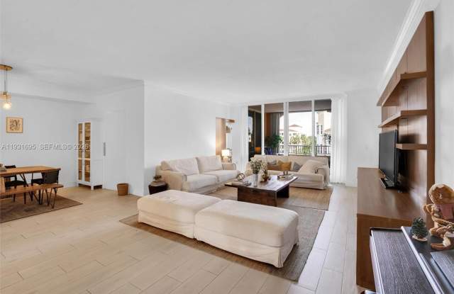 735 Crandon Blvd photos photos