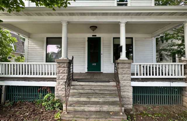 4 Bed Room 2 Bath Big Yard photos photos