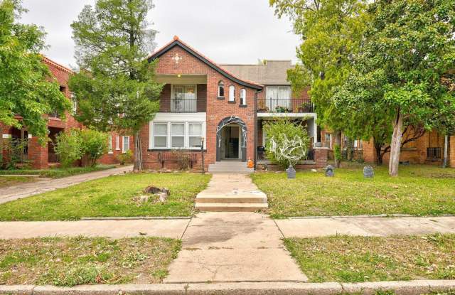 Exquisite 1 Bedroom Brownstone Apartment Steps Away from The Plaza District! photos photos