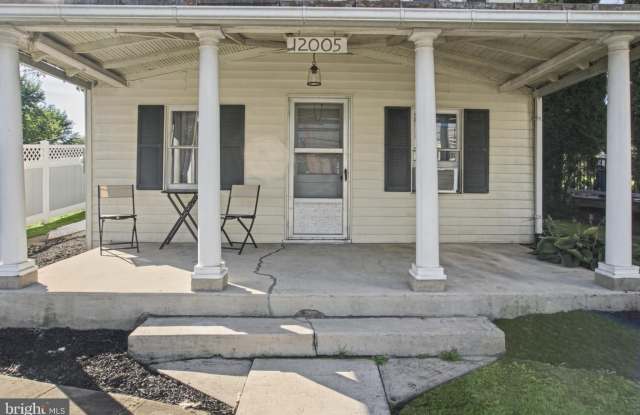 12005 MAIN Street Gallery 3