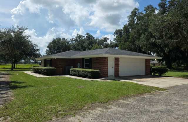 5 Bedroom 3 Bath Home with Pool available for Rent Gallery 3