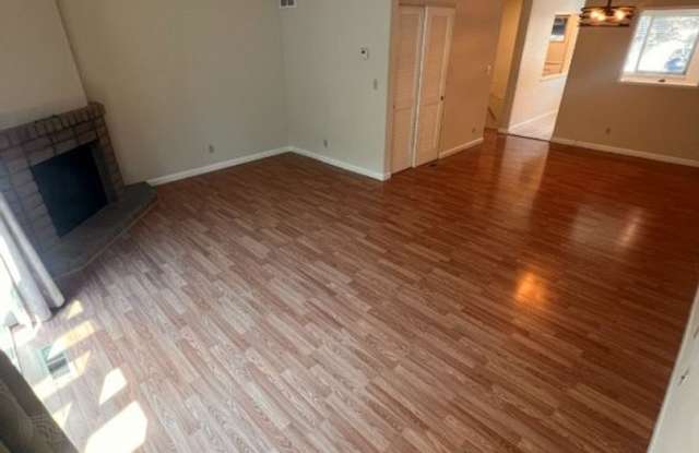 Nor Cal Realty, Inc. - 2 bedroom, 1 1/2 bath townhouse Gallery 4