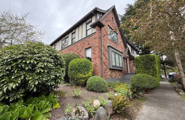 1 Bed 1 Bath Top Floor Wallingford Condo! photos photos