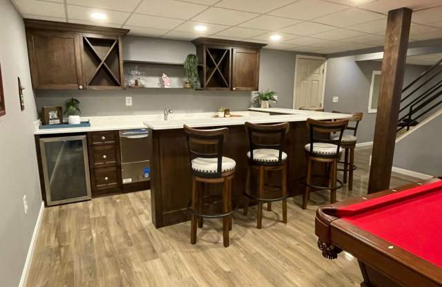 4-Bedroom, 2.5 Bathroom Pool Home in Ponderosa Estates Gallery 3