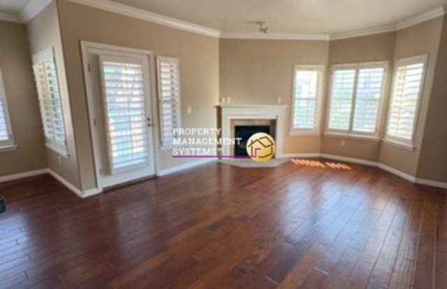 2 Bedroom Condo in Gateway! Gallery 1