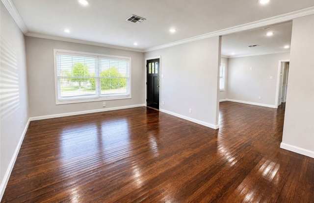 310 Wilshire Place Gallery 2