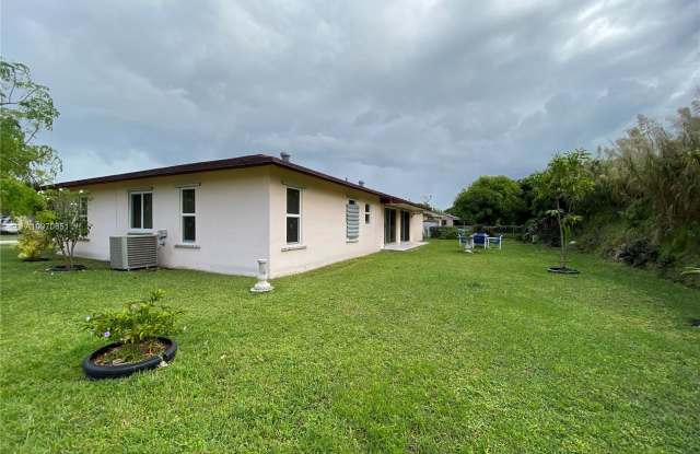 10970 SW 165th Ter Gallery 3