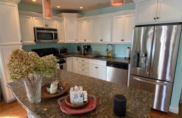 365 W Fulton Street Gallery 3