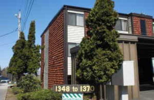 Full First Month Free! Classic 2 Bedroom 2 Bath Condo near Lakeway! - 1364 Orleans Street, Bellingham, WA 98229