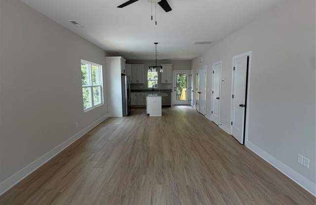 212 N Yadkin Avenue Gallery 4