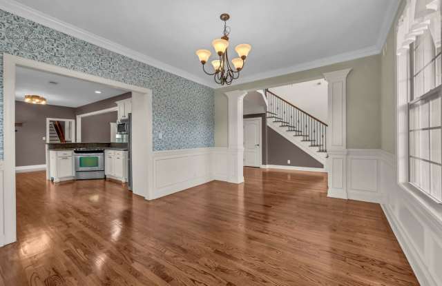 **ONE MONTH FREE** Residential Home in the Beautiful, Hickory Wild! Gallery 4