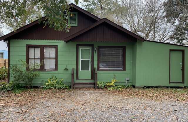 3 Bed, 1.5 Bath House Available Now photos photos