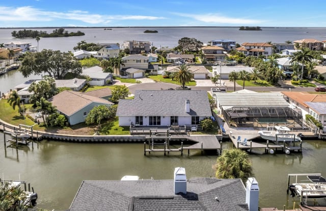 2127 Lagoon Dr - 2127 Lagoon Drive, Dunedin, FL 34698