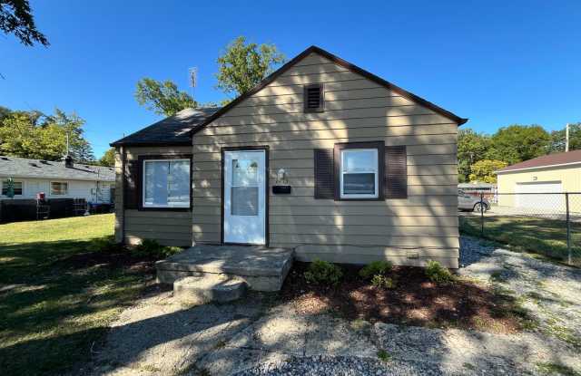 2413 Oxford Street- Cute Two Bedroom Home! *Available Now* - 2413 Oxford Street, Fort Wayne, IN 46806