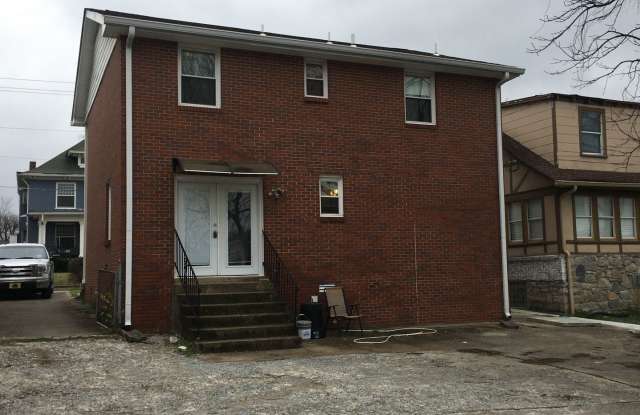 1027 Villa Place Gallery 3