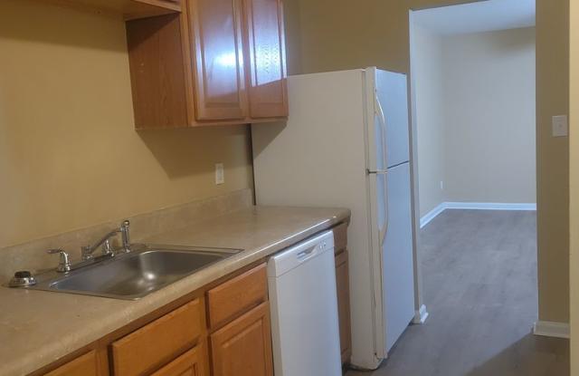 4 bedroom, 1.5 bathrooms townhouse photos photos