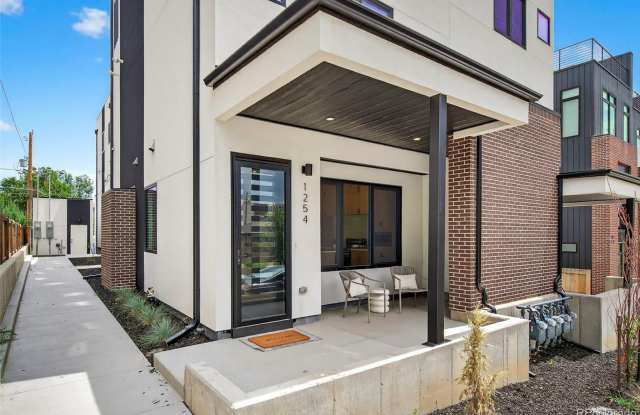 Front Facing Townhome with Rooftop Deck and Detached Garage Gallery 3