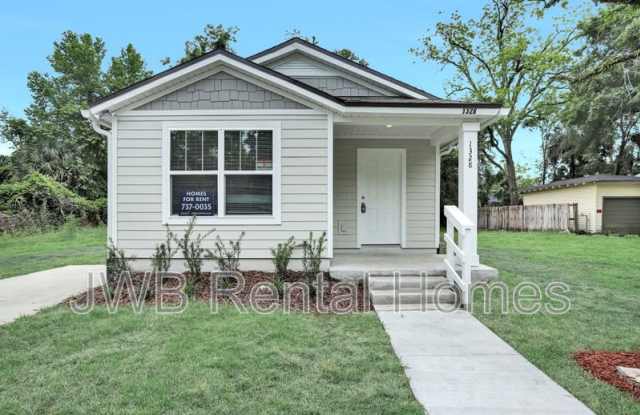 1328 8th St W photos photos