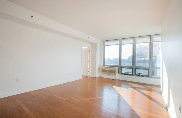 551 Borden Ave Apt 13E Gallery 1