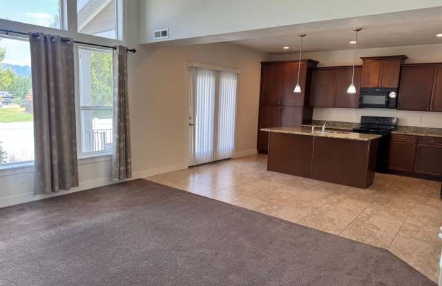 Beautiful Riverton Townhome for rent! Gallery 4
