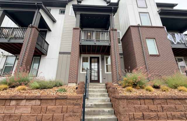 Well-appointed 2-bedroom, 2.5-bath townhouse in Lakewood for Rent Gallery 1
