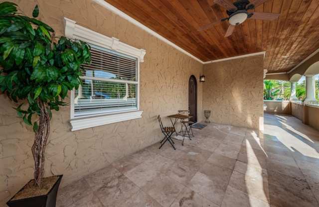 302 N SPRING BOULEVARD Gallery 4