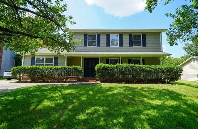 UNCC Area. 2 story 4 BR 2 1/2 BA Large Fenced Yard photos photos