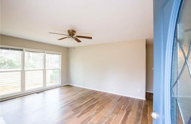 5022 Fairmont Road SE Gallery 4