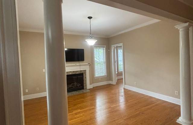 Spacious 4 Bed, 2.5 Bath Home Near Devine Street | Available August 1 2027 Gallery 3